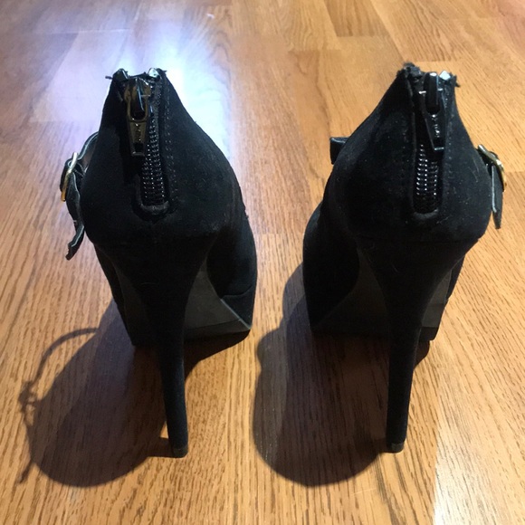 Heels - Picture 3 of 3